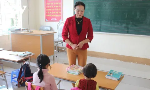 Cô giáo bản Dao nuôi 4 trẻ không nơi nương tựa